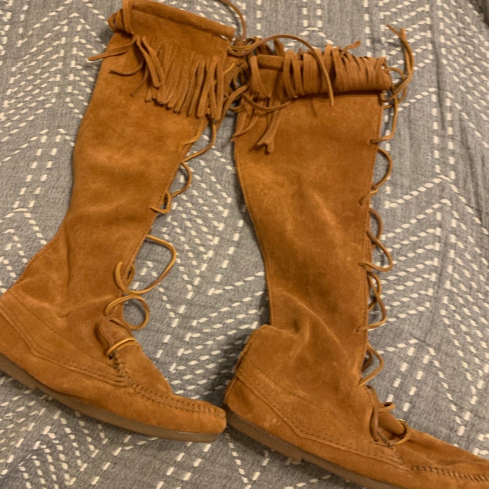 Minnetonka lace moccasin boots size 8